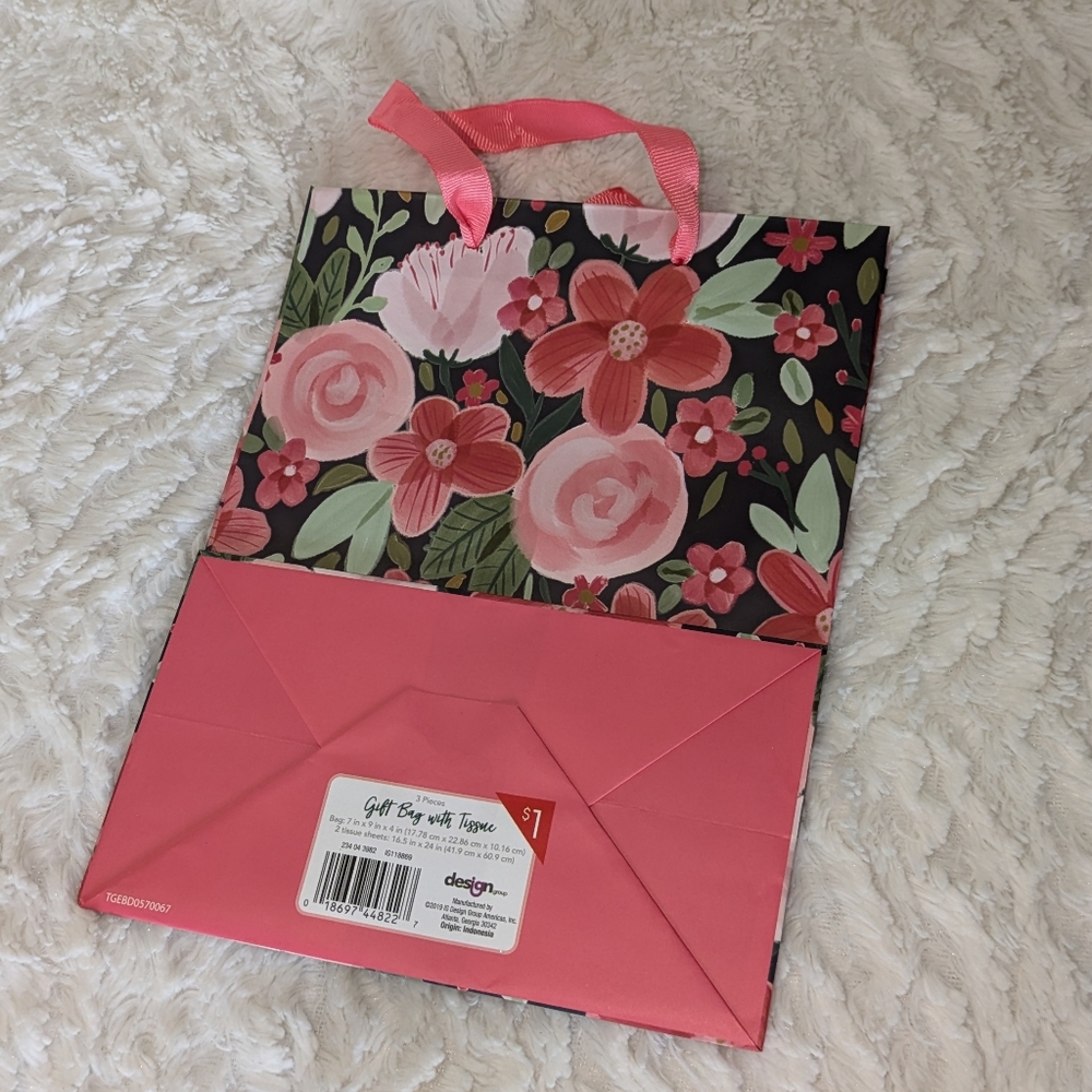 ❤ Birthday Gift Bags | Celebration Party Gift | Paper Gift Bag | Hallmark - Picture 14 of 16